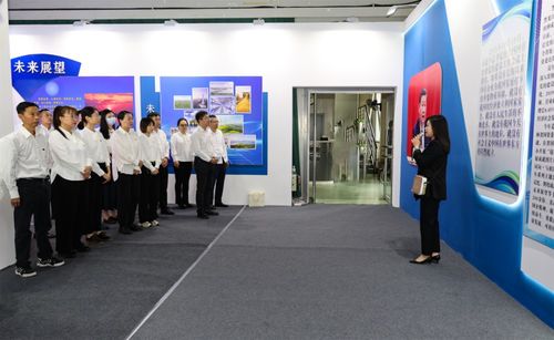 龙江森工集团组织参观龙江国企改革发展成就图片展